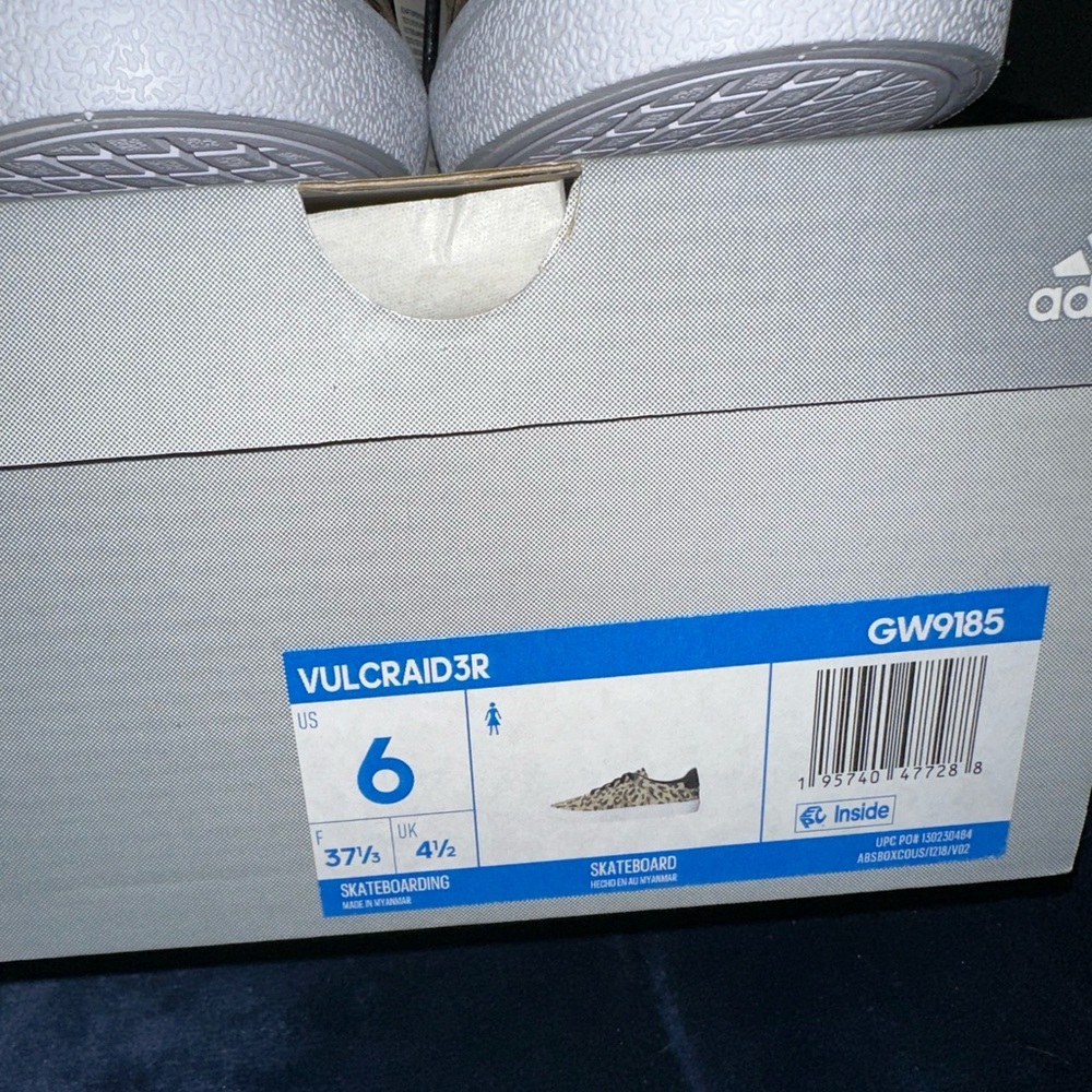 New in box Adidas Vulc Raid3r Shoes size 6 - Picture 2 of 8